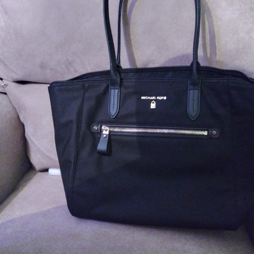 New Michael Kors Purse